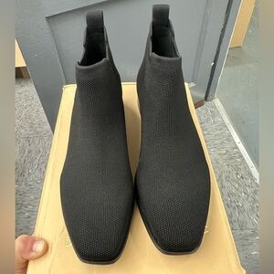 Vivaia boots size US 8.5/M